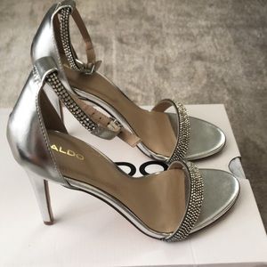 Never worn-Size 7 Aldo Women’s Heels